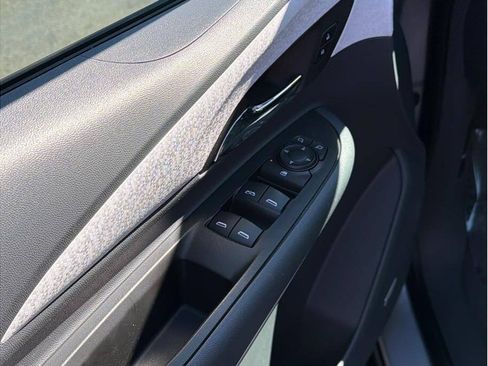 Used 2019 Chevrolet Bolt Premier w/ Infotainment Package FWD image 16
