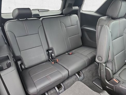 Used 2023 Chevrolet Traverse RS image 12