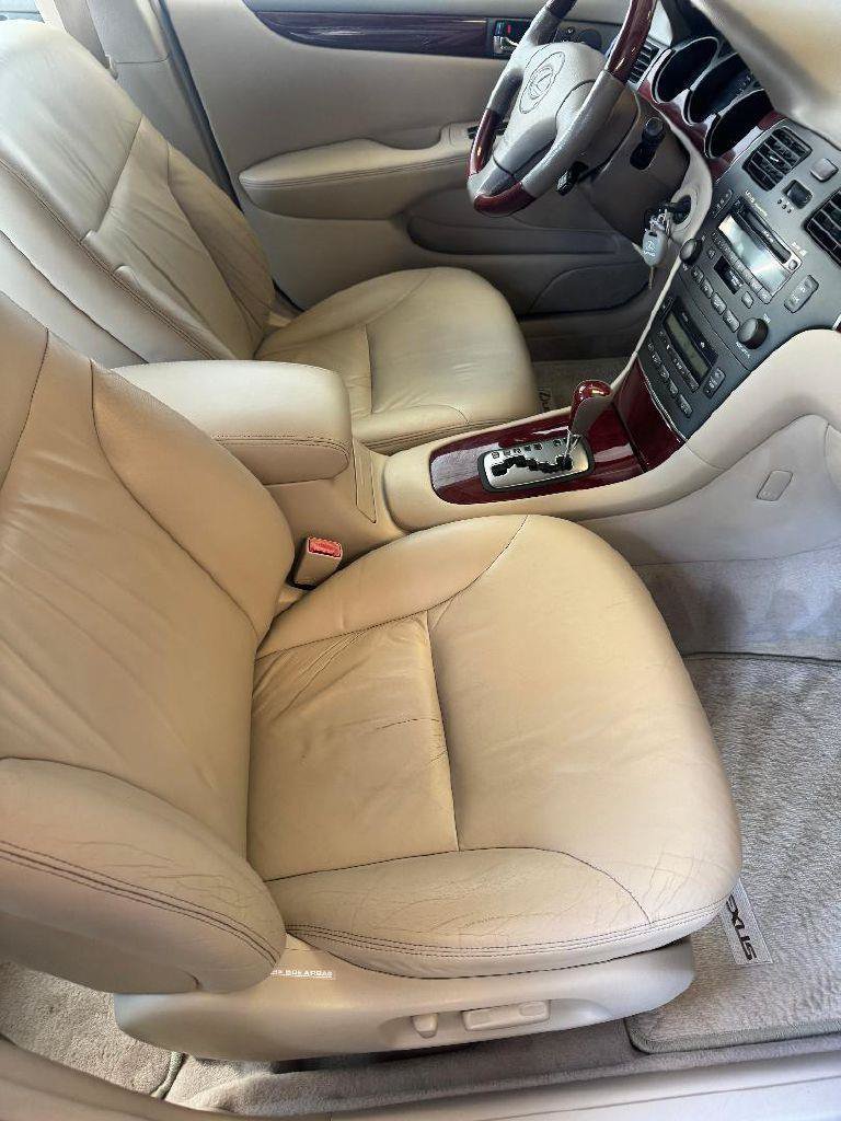 Used 2002 Lexus ES 330 FWD image 3