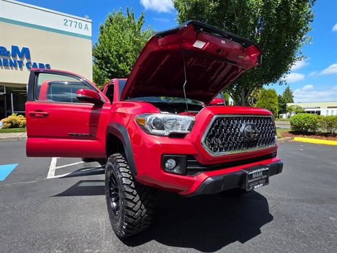 Used 2018 Toyota Tacoma TRD Off-Road w/ Technology Package AWD/4WD image 26