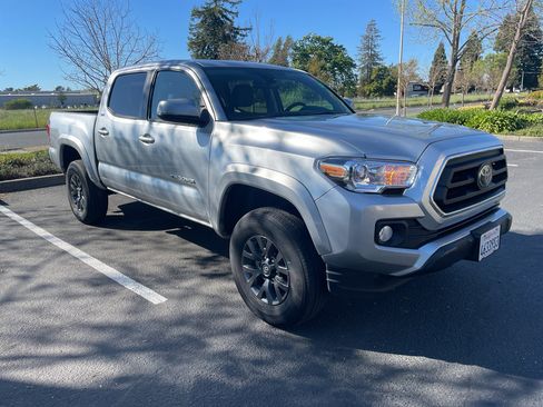 Used 2023 Toyota Tacoma SR5 w/ Technology Package AWD/4WD image 2