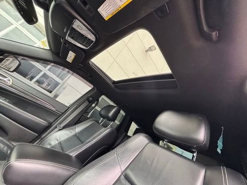 Used 2017 Jeep Grand Cherokee Limited AWD/4WD image 10