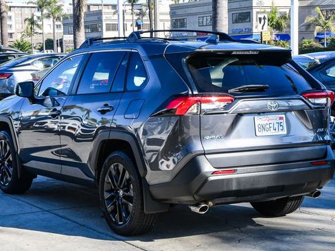 Used 2020 Toyota RAV4 XLE Premium image 7