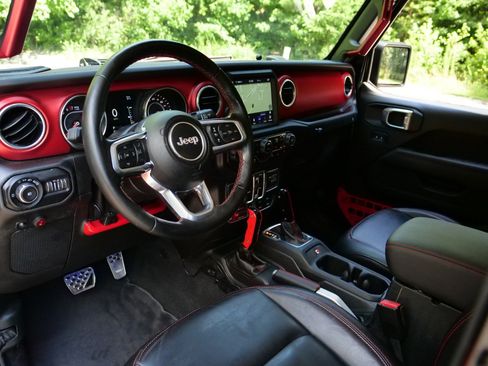 Used 2021 Jeep Wrangler Unlimited Rubicon AWD/4WD image 2