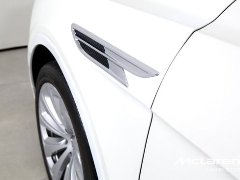 Used 2021 Bentley Bentayga Plug-In Hybrid AWD/4WD image 40