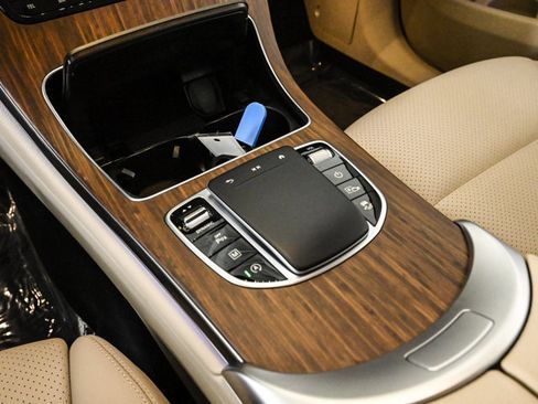 Used 2022 Mercedes-Benz GLC 300 4MATIC image 13