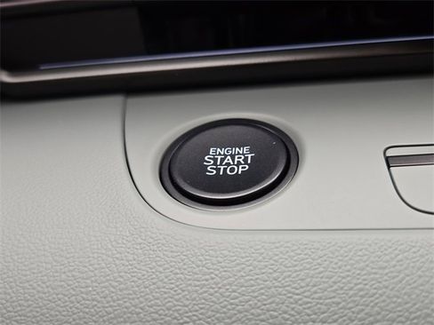 New 2025 Hyundai Elantra Limited image 9