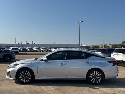 Certified 2023 Nissan Altima 2.5 SV FWD image 13