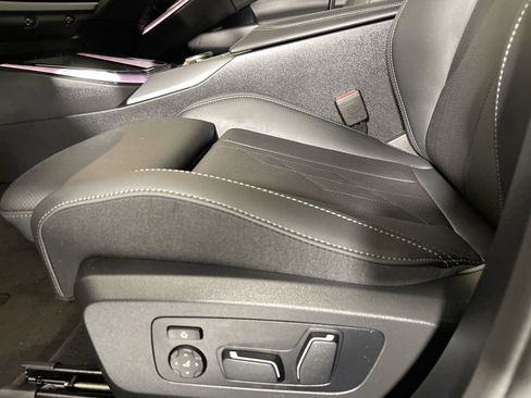 Used 2025 BMW X3 xDrive30i w/ Premium Package image 13