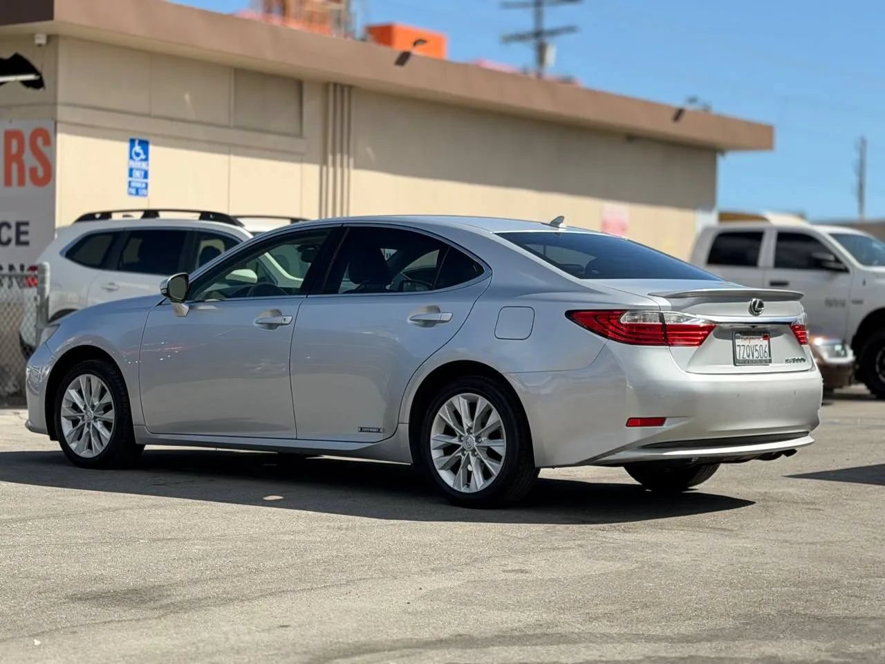 Used 2014 Lexus ES 300h w/ Premium Package w/Bamboo Trim FWD image 8