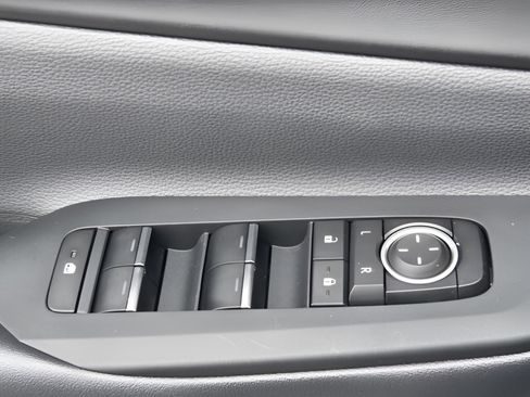 Used 2025 Toyota Prius XLE image 29