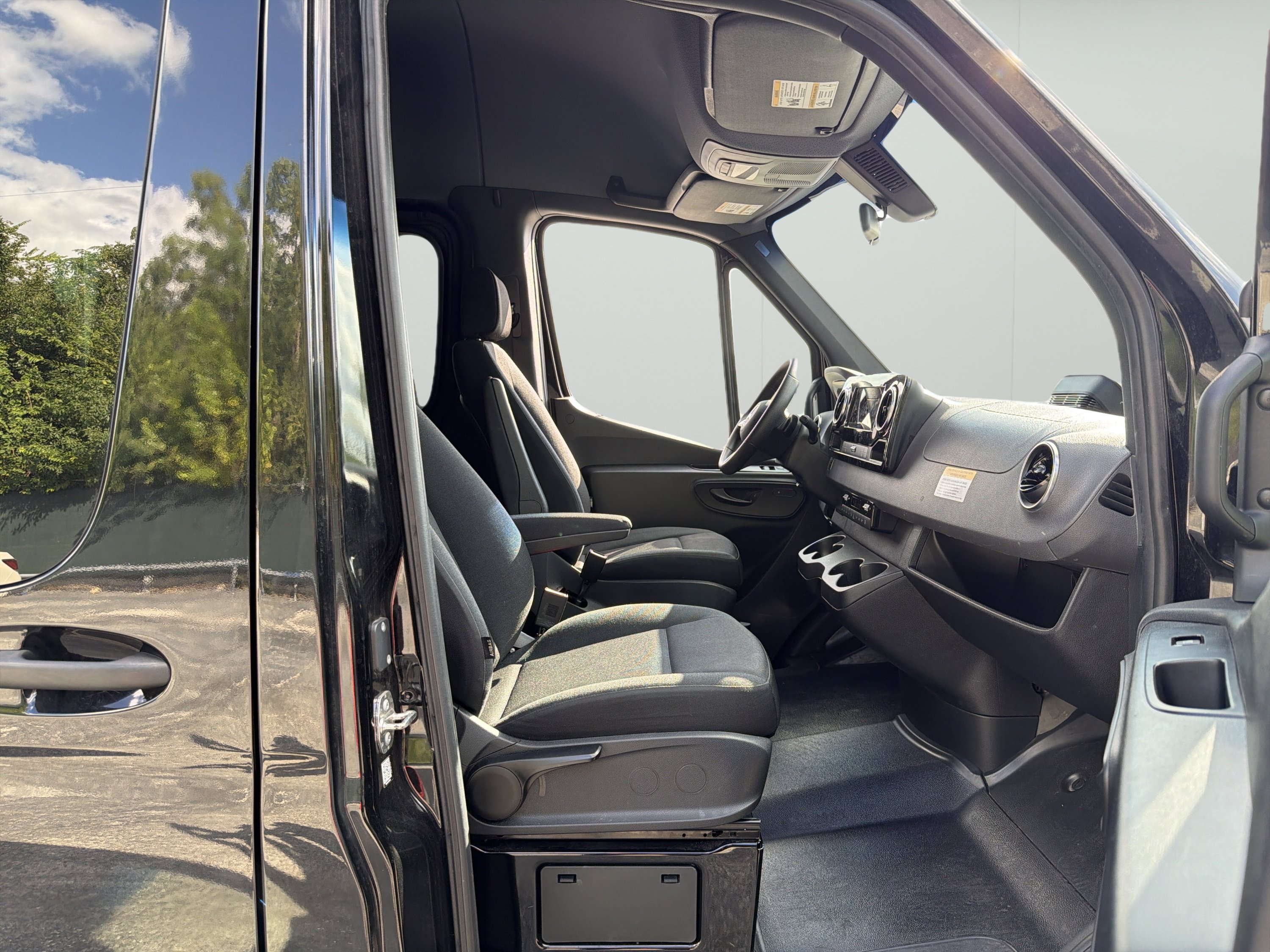 Used 2025 Mercedes-Benz Sprinter 2500 image 12