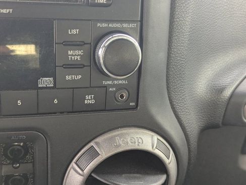 Used 2014 Jeep Wrangler Sport w/ Connectivity Group image 17