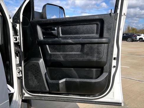 Used 2018 RAM 2500 Tradesman w/ Chrome Appearance Group image 19