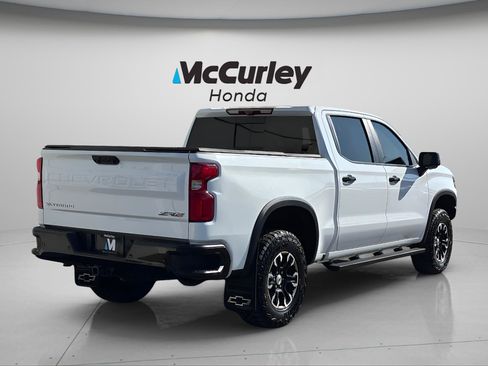 Used 2022 Chevrolet Silverado 1500 ZR2 w/ Technology Package AWD/4WD image 3