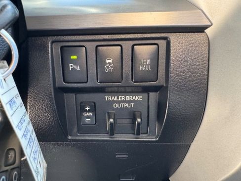 Used 2018 Toyota Tundra Platinum image 35