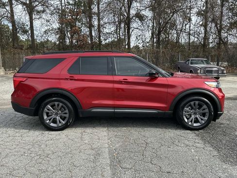 Used 2023 Ford Explorer XLT w/ Equipment Group 202A image 8