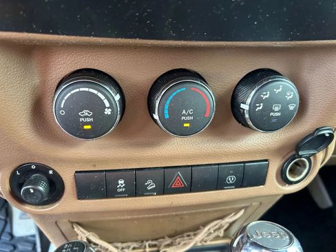 Used 2017 Jeep Wrangler Unlimited Sahara image 20