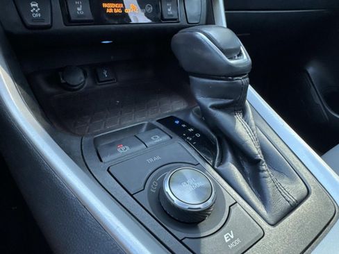 Used 2021 Toyota RAV4 Limited AWD/4WD image 21
