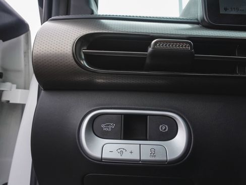 Used 2023 Genesis GV60 Advanced image 24