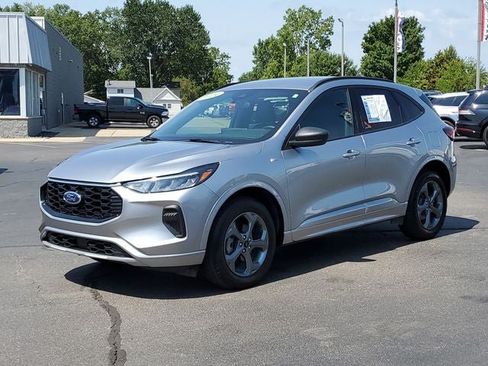 Used 2024 Ford Escape ST-Line w/ Tech Pack #1 AWD/4WD image 2