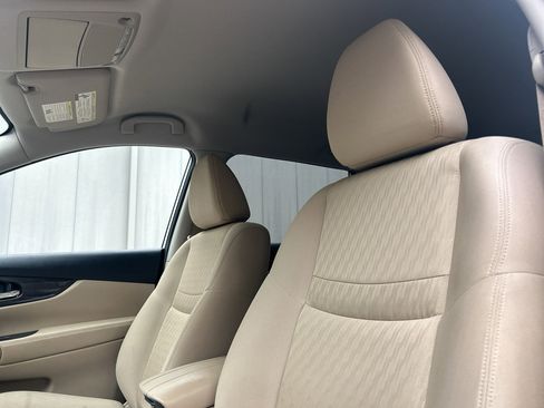 Used 2018 Nissan Rogue SV image 17