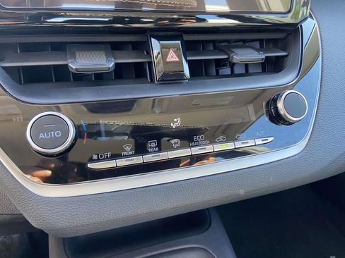 Used 2025 Toyota Corolla LE image 22