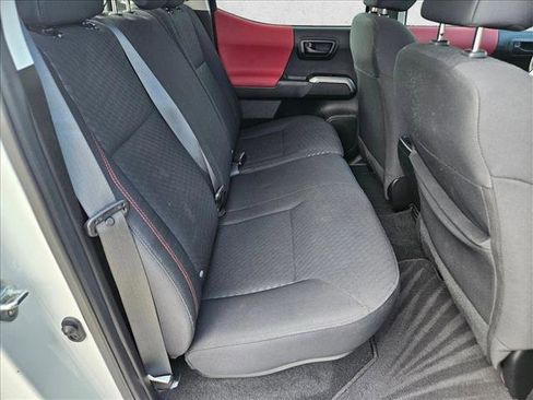 Used 2022 Toyota Tacoma SR5 RWD image 18