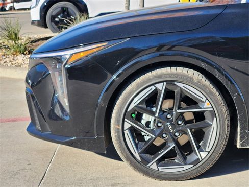 New 2025 Kia K4 GT-Line image 5