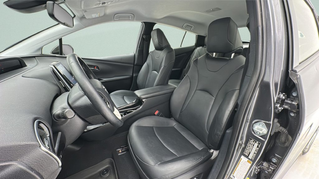 Used 2017 Toyota Prius Prime Advanced FWD image 14