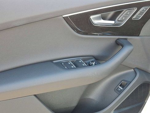 Certified 2025 Audi Q7 2.0T Premium w/ Convenience Plus Package image 10