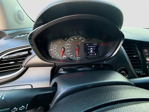 Used 2020 Chevrolet Trax LT w/ LT Convenience Package image 34