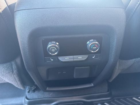 Used 2026 Chevrolet Traverse RS AWD/4WD image 17