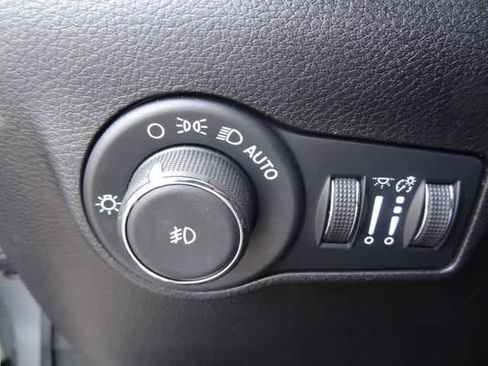 Used 2022 Jeep Compass Limited AWD/4WD image 16