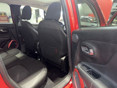 Used 2018 Jeep Renegade Trailhawk image 25