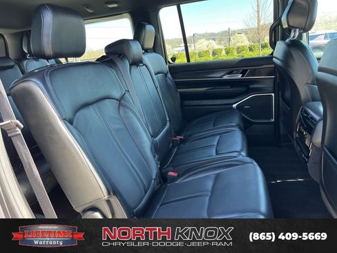 Used 2024 Jeep Wagoneer Series II w/ Flexible Seating Group image 26