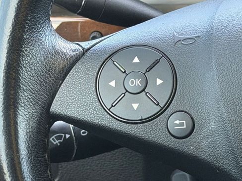 Used 2010 Mercedes-Benz GLK 350 2WD image 16