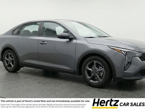 Used 2025 Kia K4 LXS image 1