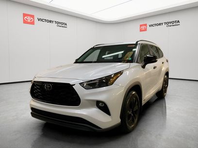 New 2025 Toyota Highlander XLE