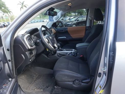 Used 2018 Toyota Tacoma SR5 RWD image 21