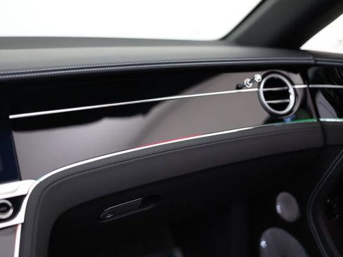 Used 2025 Bentley Continental GTC image 22