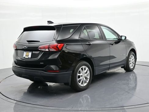Used 2023 Chevrolet Equinox LS w/ LS Convenience Package image 6