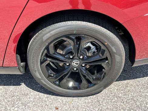 Used 2025 Honda Accord SE image 12