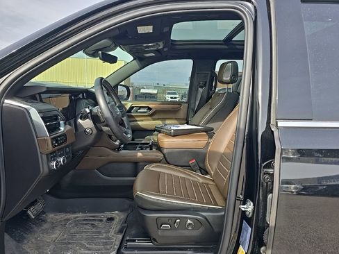 Used 2025 GMC Yukon XL Denali Ultimate image 11