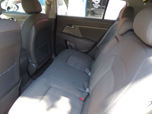 Used 2011 Kia Sportage LX w/ Convenience Pkg AWD/4WD image 6