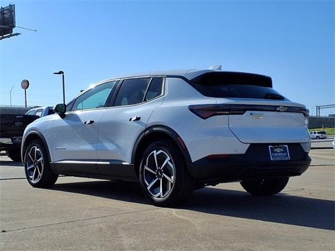 Used 2025 Chevrolet Equinox EV LT image 6
