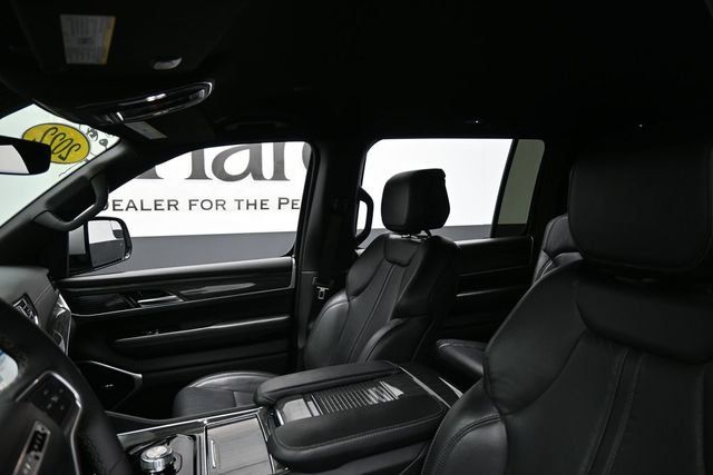 Used 2022 Jeep Wagoneer Series II AWD/4WD image 18