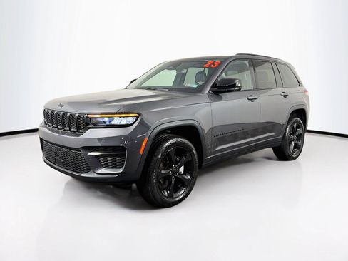 Used 2023 Jeep Grand Cherokee Altitude AWD/4WD image 7