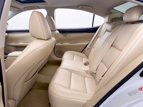 Used 2015 Lexus ES 350 w/ Luxury Package FWD image 15