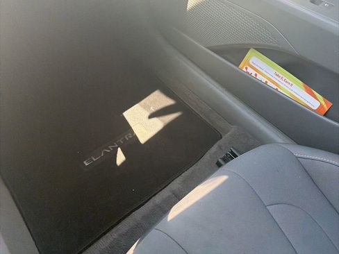 Used 2023 Hyundai Elantra SEL w/ Convenience Package FWD image 3